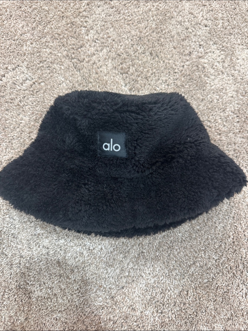 Alo Faux Fur Bucket Hat Black S/M NWOT Cozy Luxe Winter Hat